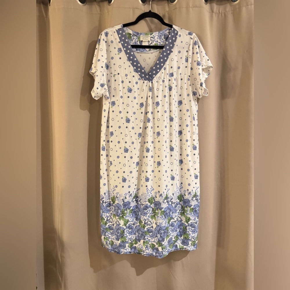 Lati Fashion Floral Print Nightgown  with Blue Accents